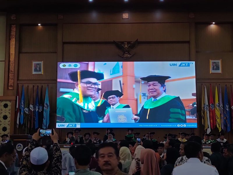 Prof. M. Nadratuzzaman bersama Rektor UIN Syarif Hidayatullah Jakarta